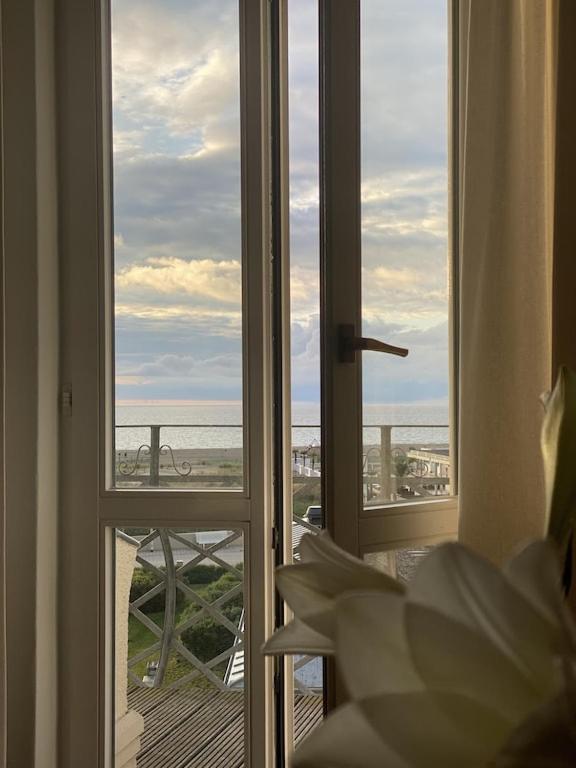 Villa Seeblick Warnemuende - Fewo Mit Meerblick Und Balkon Direkt Am Strand Fuer 2-4 Pers รอสต็อค ภายนอก รูปภาพ