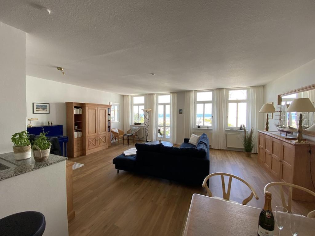 Villa Seeblick Warnemuende - Fewo Mit Meerblick Und Balkon Direkt Am Strand Fuer 2-4 Pers รอสต็อค ภายนอก รูปภาพ